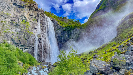 Der atemberaubende Wasserfall Feigefossen in Norwegen - Sognefjord © Harald Tedesco