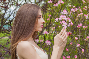 Naklejka premium Lovely spring lady. Beautiful woman outdoors portrait