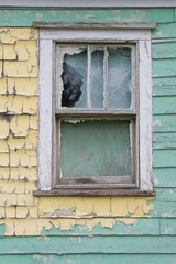 Fototapeta premium Transformation awaits in this charming home featuring peeling paint and an old window