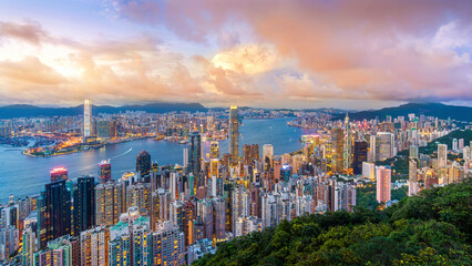 Naklejka premium Hong Kong cityscapse and traffic at sunset.