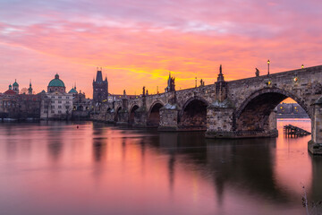 Fototapeta premium Charles bridge at dawn (Prague at sunrise) Morning in Prague city