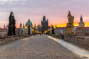 Fototapeta premium Charles bridge at dawn (Prague at sunrise) Morning in Prague city