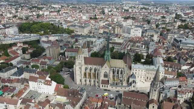 Vue a&eacute;rienne drone Dijon et cath&eacute;drale Saint-benigne