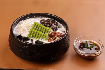 Ce Hun Tiaw is Traditional Sweet Dessert from Pontianak, Indonesia. Made from cendol, Hunkwe Flour,...