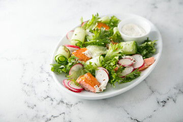 Leaf salad with salmon