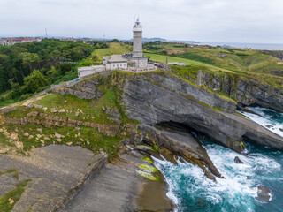 Faro de Cabo Mayor en la bahia de Santander, Cantabria