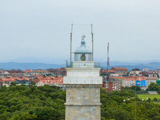 Faro de Cabo Mayor en la bahia de Santander, Cantabria