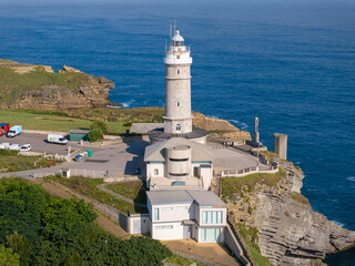 Fototapeta na wymiar Faro de Cabo Mayor en la bahia de Santander, Cantabria