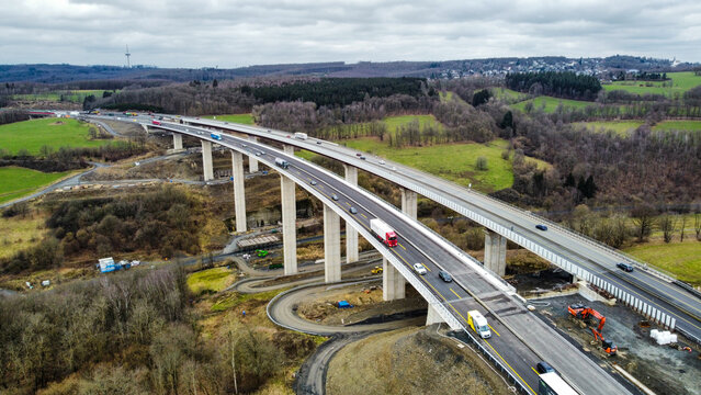 Talbr&uuml;cke Rinsdorf an der A45 im Bau (Sauerlandlinie)