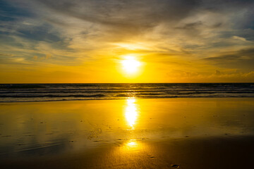 Naklejka premium Landscape of colorful clouds in sunset or sunrise sky over sea with reflection in the tropical sea,Beautiful seascape scenery,Amazing light of nature Landscape nature background