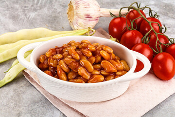 White baked bean in tomato sauce
