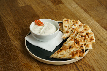 Grilled pita bread with tzatziki dip