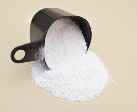 Calcium propanoate or calcium propionate. It is the calcium salt of propanoic acid