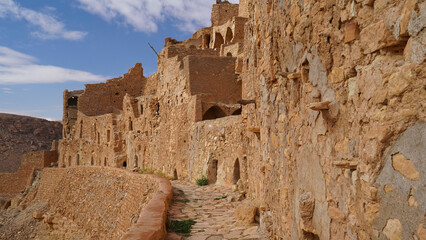 Ksar Chenini,governatorato di Tataouine, Tunisia, resti del tipico villaggio fortificato Berbero...