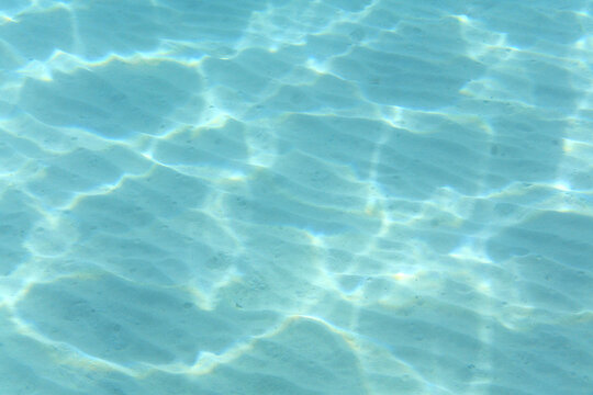 Sun reflections on the sandy seabed - 0063