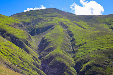 Paesaggio del Parco Nazionale dei Monti Sibillini, tra Marche e Umbria, in una soleggiata giornata...