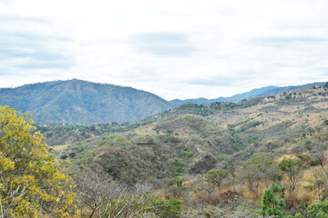 Valle de monta&ntilde;as y arboles en el departamento de Chimaltenango. Guatemala.