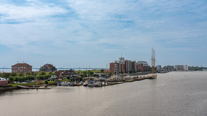 Blick auf den Ems-Jade-Kanal mit Südstrand in Wilhelmshaven