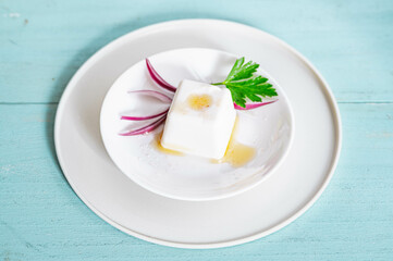 ごま油とピンクソルトをかけたやっこ