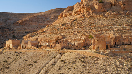 Ksar Douiret,governatorato di Tataouine, Tunisia, resti del tipico villaggio fortificato Berbero...