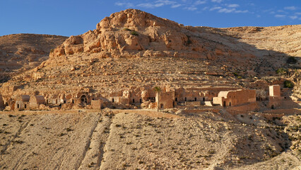 Ksar Douiret,governatorato di Tataouine, Tunisia, resti del tipico villaggio fortificato Berbero...