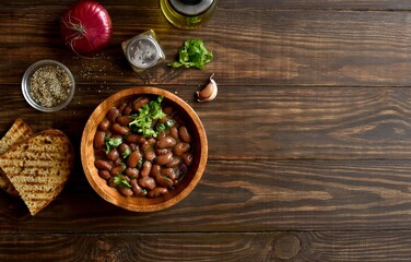 Fototapeta premium Baked beans in bowl on wooden table