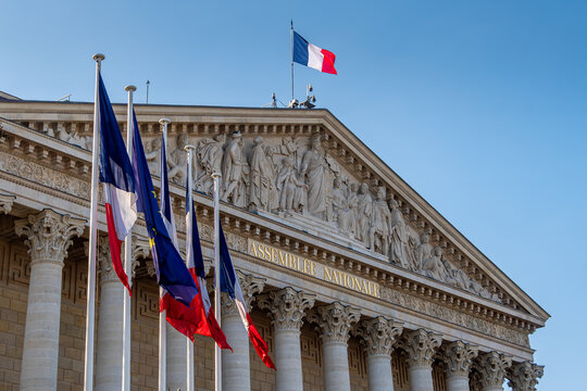 Paris, France - 14 f&eacute;vrier 2025: Vue ext&eacute;rieure du palais Bourbon, si&egrave;ge de l'Assembl&eacute;e Nationale, &eacute;galement nomm&eacute;e chambre des d&eacute;put&eacute;s, l'une des deux chambres du parlement fran&ccedil;ais