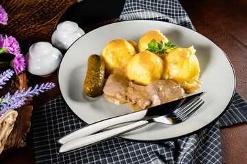 Braised pork tongues in mustard-horseradish sauce.