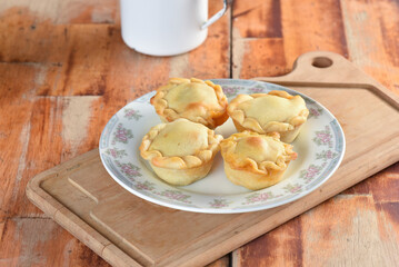 pie, little pie from Goiás, baked chicken pie, typical Brazilian food