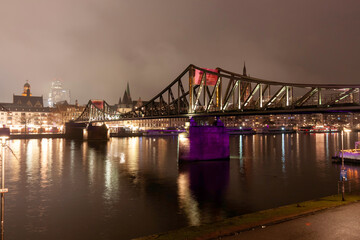 Eiserner Steg (Iron Bridge) in Frankfurt, Germany at night