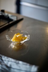 ガラスの器にいれた夏みかん