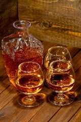 Ballon di cognac con bottiglia 