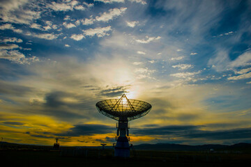 Radio telescopes and the Milky Way at night