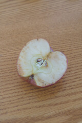 腐りかけのリンゴ