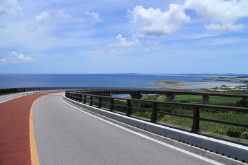 沖縄県久米島のてぃーだ橋・つむぎ橋付近の景色