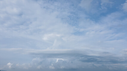 Fototapeta premium Expansive Cloud Formations with a Blue Sky Backdrop