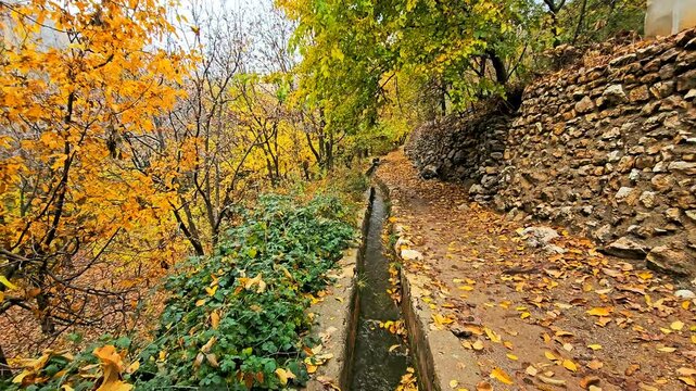 Autumn in Hawraman Takht unfolds a stunning landscape, where vibrant colors paint a mesmerizing scene that soothes the soul and mind. 
📍Kamalla village - Hawraman Takht