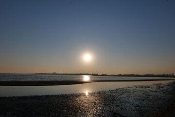 美しい海岸の夕日