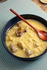 A view of a bowl of runny polenta. 