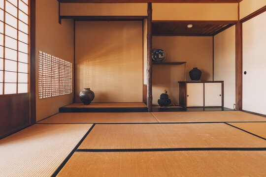 日本の伝統的な 古民家の客間・床の間・座敷