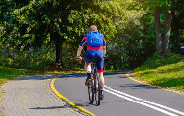 Naklejka premium Cyclist ride on the bike path in the city Park 