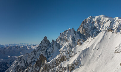 Le Massif du Mont-Blanc du c&ocirc;t&eacute; italien