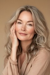 Naklejka premium Elegant Mature Woman Portrait: Graceful, Serene, and Naturally Beautiful