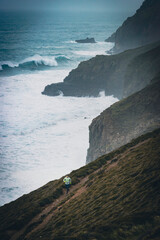 Trailrunning entlang einer rauen K&uuml;stenlinie