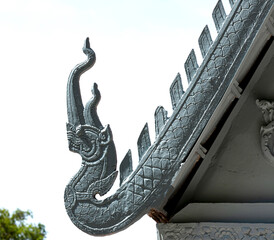 dragón gris en la punta