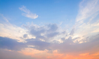 Obraz premium Tranquil Sky at Dusk