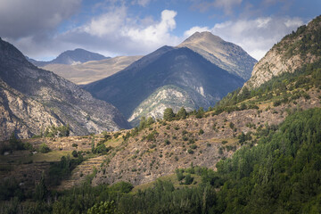 Fototapeta premium Breathtaking Views of Rugged Mountains in Posets-Maladeta Natural Park, Spanish Pyrenees