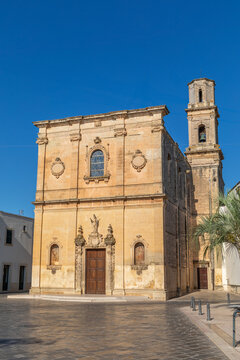 Chiesa Madre di San Brizio, sur la Piazza del Sole, &agrave; Calimera, dans les Pouilles, Italie