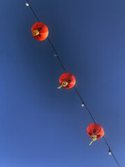 Chinesisches Lampions unter dem Himmel in Chinatown, Los Angeles 