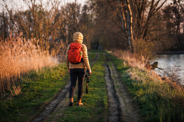 Obraz premium Tourist with binoculars. Eco-tourism supports ornithology and wildlife observation, allowing travelers to watching of birds and animals in their natural world